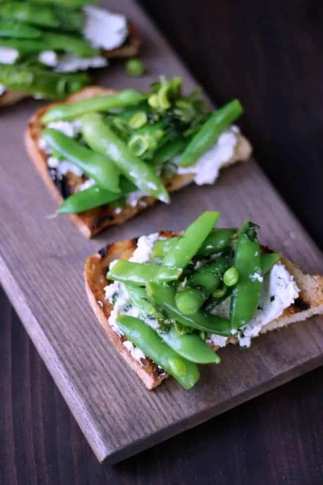 Goat Cheese Crostini with Snap Peas b